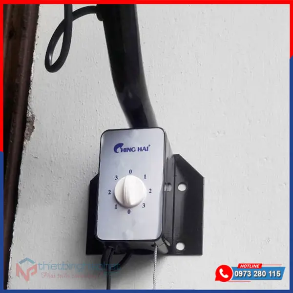 Quạt treo tường công nghiệp Chinghai W243Đ sải cánh 600mm 16 Dây dật điều chỉnh tốc độ Quạt treo công nghiệp chinghai