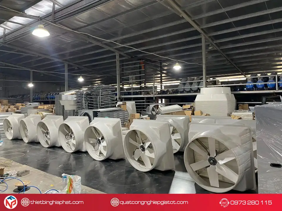 Bàn giao 20 Quạt thông gió composite 1260x1260 trại lợn Phú Thọ 9 Phân phối quạt thông gió composite giá tốt